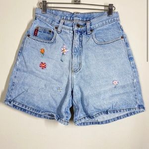 Vintage Lei Embroidered Denim Mom Shorts Light Wash Y2K